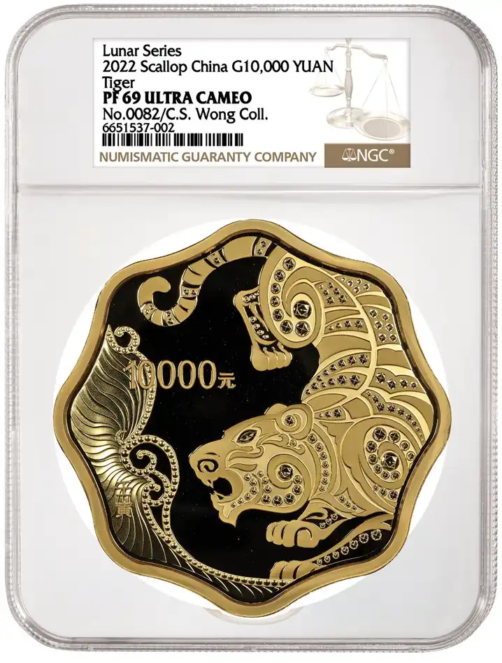 中国2022年壬寅（虎）年10,000元1公斤梅花形金质纪念币 评级等级为NGC PF 69 Ultra Cameo封存于中号NGC大尺寸封装盒（MSCH）之中